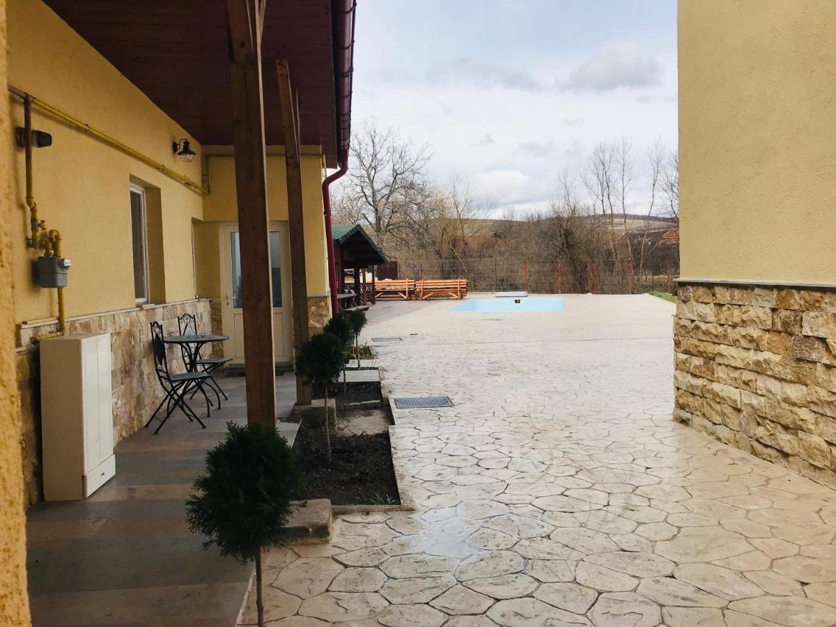 Motel Casa Ryana Self Check-In Gilău Esterno foto